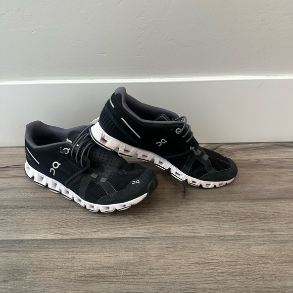 ON Women's Black Athletic Shoes - Picture 2 of 3